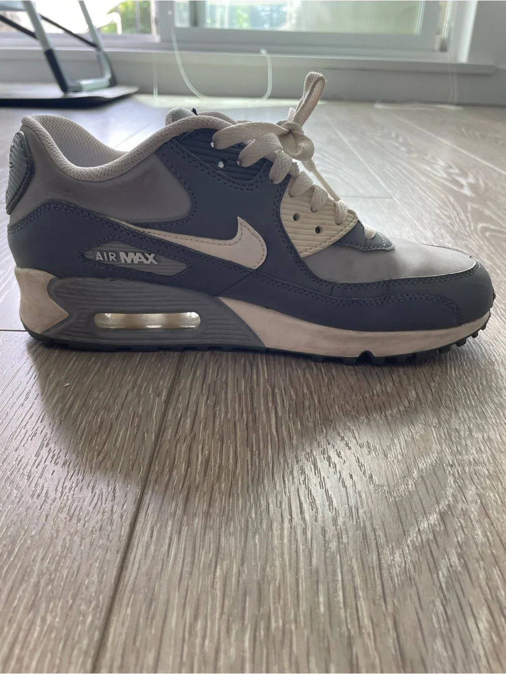 Nike Kids Air Max Low Top Sneakers in Grey and White - Picture 3 of 9